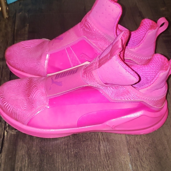 Beautiful Rare Puma Sneakers - Picture 1 of 7